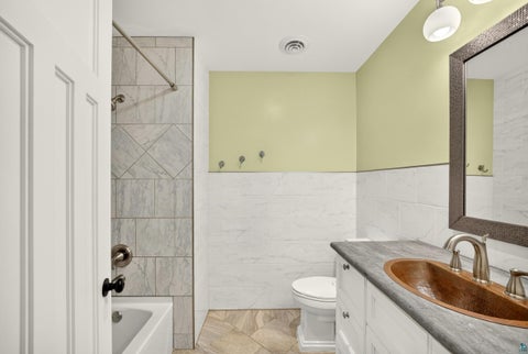 Tiny photo for 2718 Northridge Rd, Duluth, MN 55811 (MLS # 6127968)