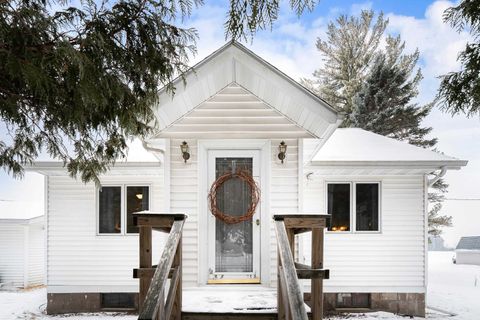 Photo of 9964 Hwy 133, Meadowlands, MN 55765 (MLS # 6123277)