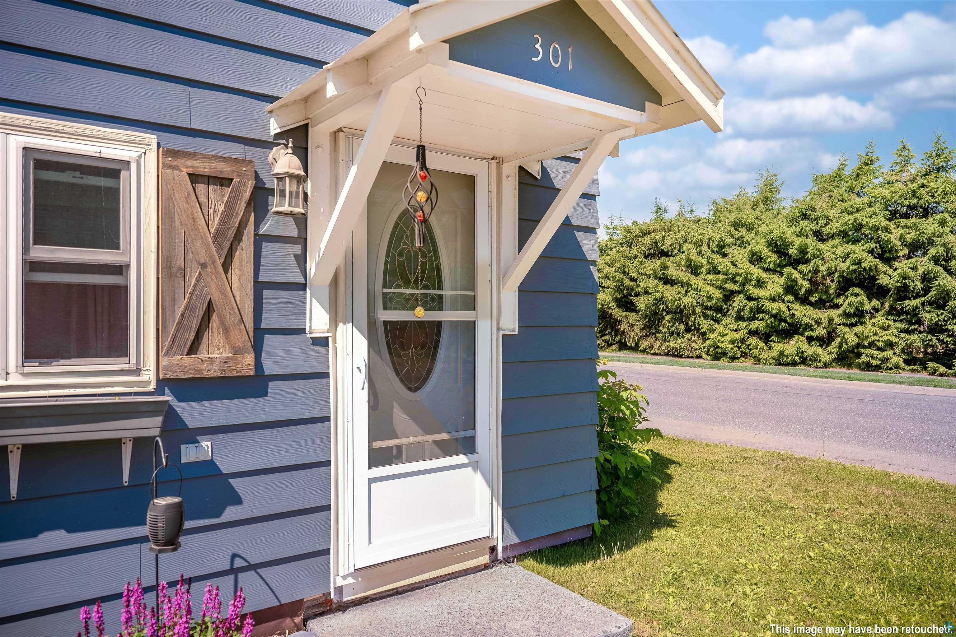 301 15th Ave W