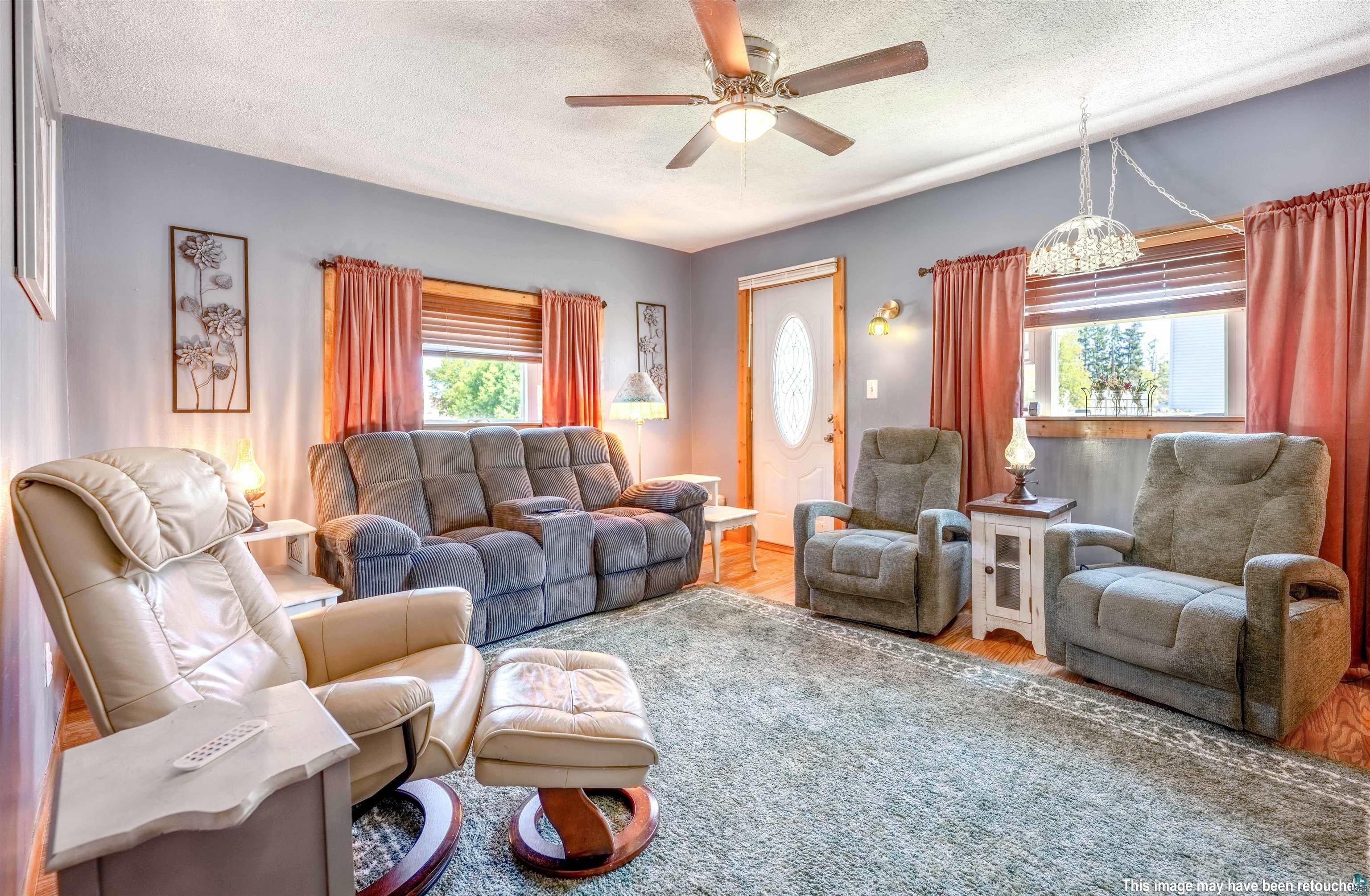 301 15th Ave W