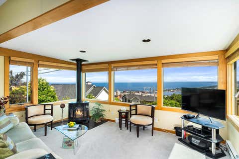 Tiny photo for 615 W 6th St, Duluth, MN 55806 (MLS # 6126607)
