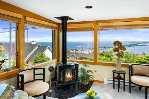 Tiny photo for 615 W 6th St, Duluth, MN 55806 (MLS # 6126607)