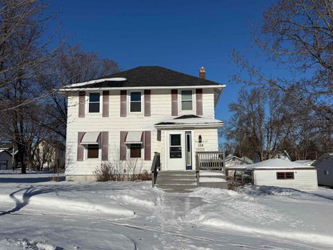 Photo of 126 NW 5th St, Chisholm, MN 55719 (MLS # 6123353)