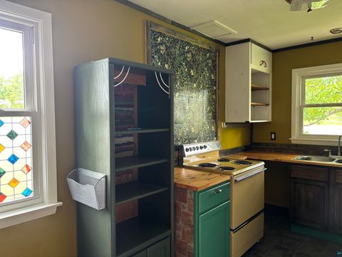 Tiny photo for 132 W Winona St, Duluth, MN 55803 (MLS # 6126304)