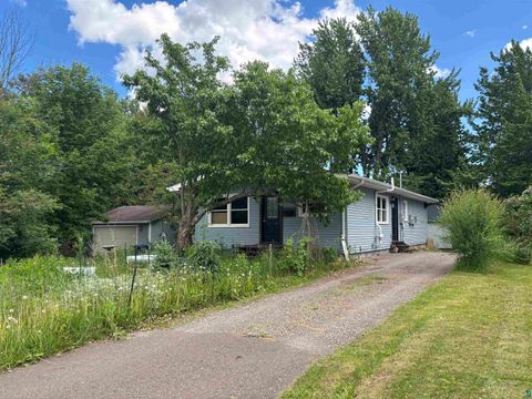 Photo of 132 W Winona St, Duluth, MN 55803 (MLS # 6126304)