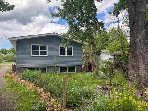 Tiny photo for 132 W Winona St, Duluth, MN 55803 (MLS # 6126304)