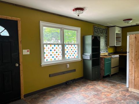 Tiny photo for 132 W Winona St, Duluth, MN 55803 (MLS # 6126304)