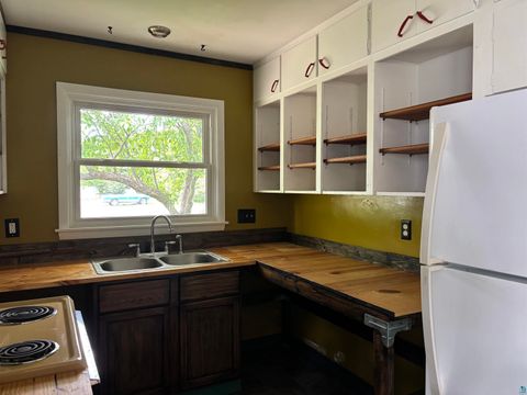 Tiny photo for 132 W Winona St, Duluth, MN 55803 (MLS # 6126304)