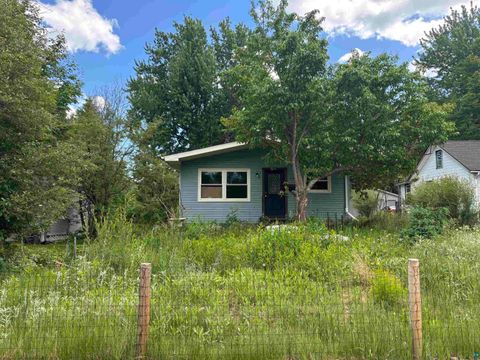 Tiny photo for 132 W Winona St, Duluth, MN 55803 (MLS # 6126304)