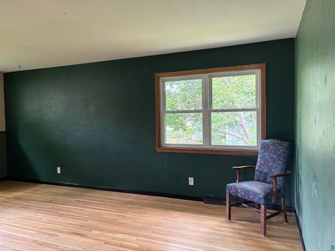 Tiny photo for 132 W Winona St, Duluth, MN 55803 (MLS # 6126304)