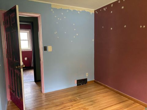 Tiny photo for 132 W Winona St, Duluth, MN 55803 (MLS # 6126304)