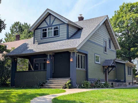 Photo of 123 Minneapolis Ave, Duluth, MN 55803 (MLS # 6127355)