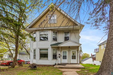 Tiny photo for 1122 E 5th St, Duluth, MN 55805 (MLS # 6125609)