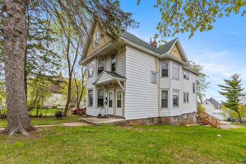 Photo of 1122 E 5th St, Duluth, MN 55805 (MLS # 6125609)