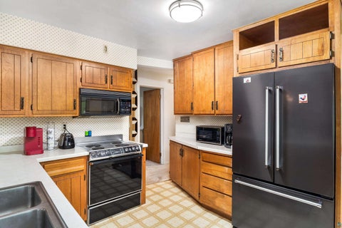 Tiny photo for 140 W Faribault St, Duluth, MN 55803 (MLS # 6126580)