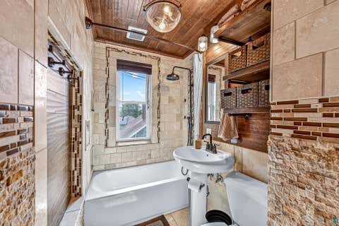 Tiny photo for 315 Isanti St, Duluth, MN 55803 (MLS # 6126017)