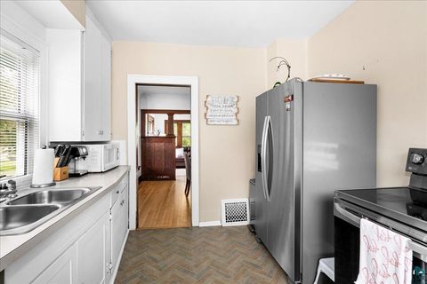 Tiny photo for 131 E Winona St, Duluth, MN 55803 (MLS # 6126067)