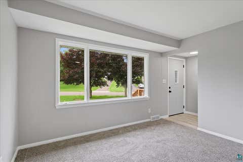 Tiny photo for 505 W Orange St, Duluth, MN 55811 (MLS # 6127326)