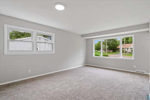 Tiny photo for 505 W Orange St, Duluth, MN 55811 (MLS # 6127326)