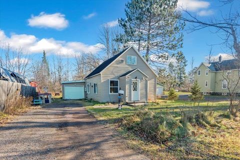Photo of 706 N Boundary Ave, Duluth, MN 55810 (MLS # 6123030)