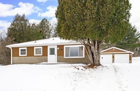 Photo of 52 Davis Dr, Silver Bay, MN 55614 (MLS # 6123102)