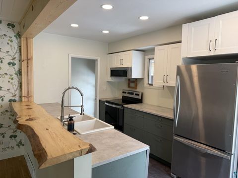 Tiny photo for 3722 E 4th St, Duluth, MN 55804 (MLS # 6125620)