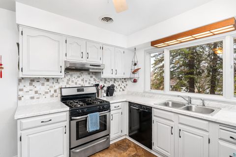 Tiny photo for 4011 Pitt St, Duluth, MN 55804 (MLS # 6124902)