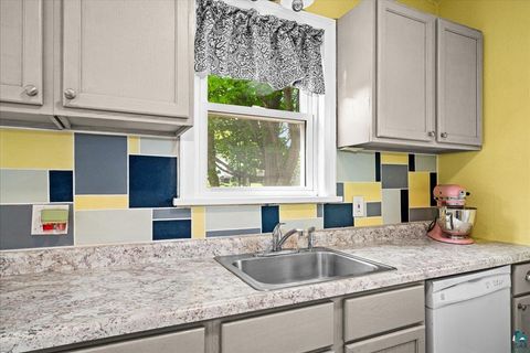 Tiny photo for 1904 Piedmont Ave, Duluth, MN 55811 (MLS # 6125771)