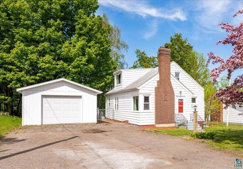 Photo of 1904 Piedmont Ave, Duluth, MN 55811 (MLS # 6125771)