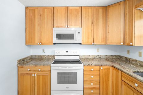 Tiny photo for 202 E 7th St #D, Duluth, MN 55805 (MLS # 6123692)