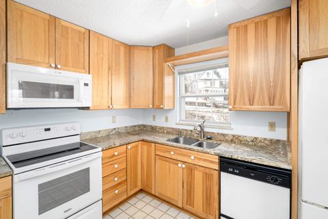 Tiny photo for 202 E 7th St #D, Duluth, MN 55805 (MLS # 6123692)
