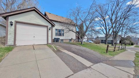 Tiny photo for 1103 E 10th St, Duluth, MN 55805 (MLS # 6124878)