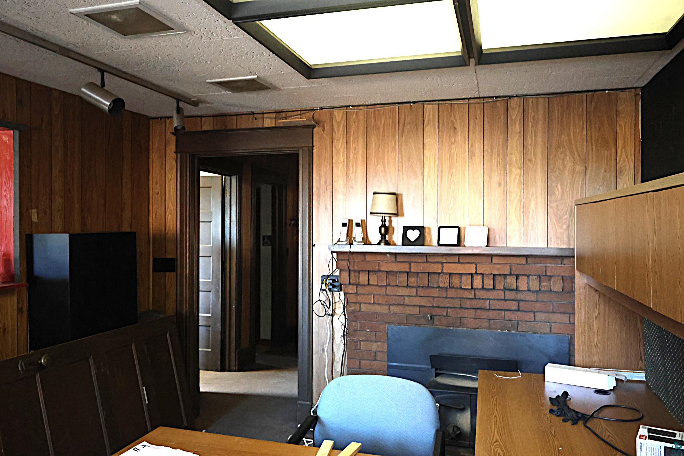 220 Main St E