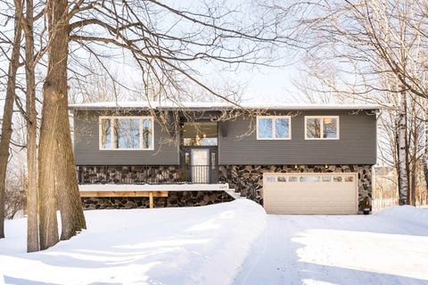 Photo of 1609 Woodbury Ln, Duluth, MN 55803 (MLS # 6123459)