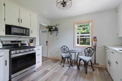 Tiny photo for 1302 Eklund Ave, Duluth, MN 55811 (MLS # 6127025)