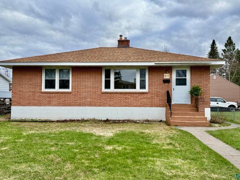 Photo of 211 NW 10th St, Chisholm, MN 55719 (MLS # 6124813)