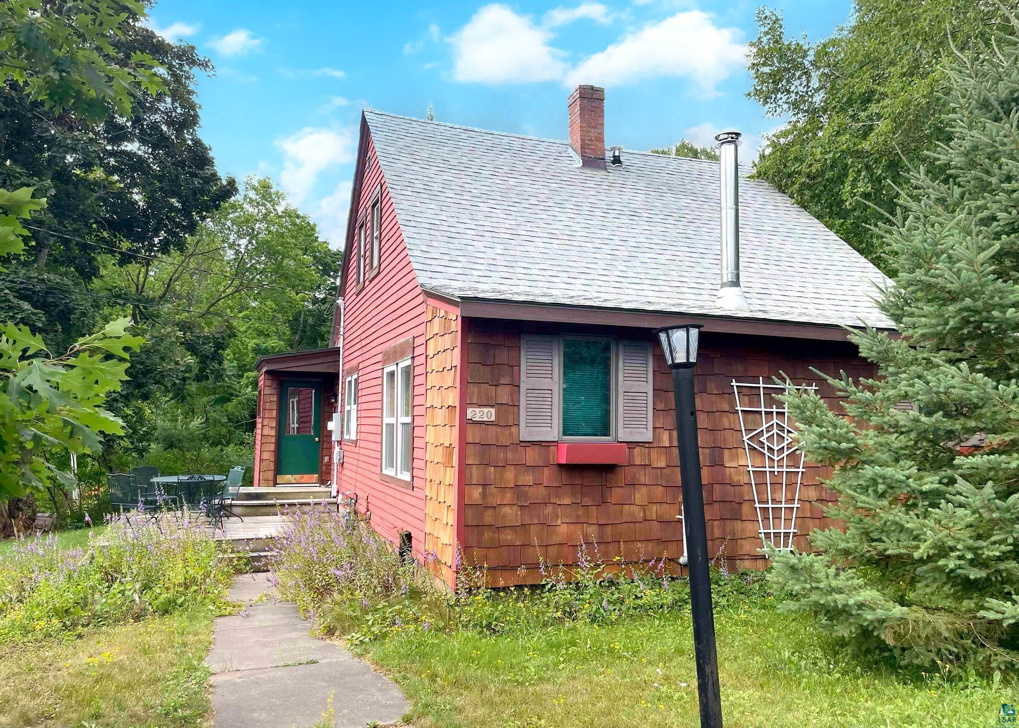 220 Lynde Ave