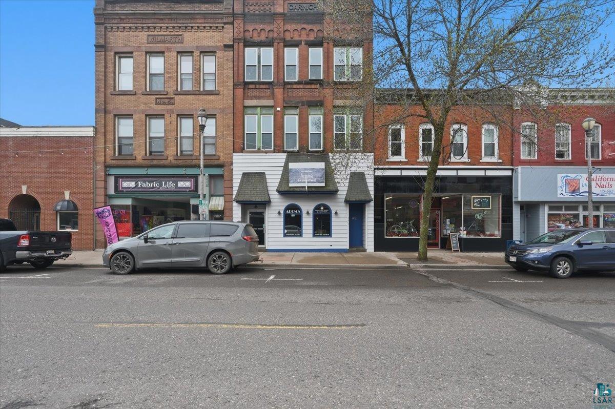 410 Main St W