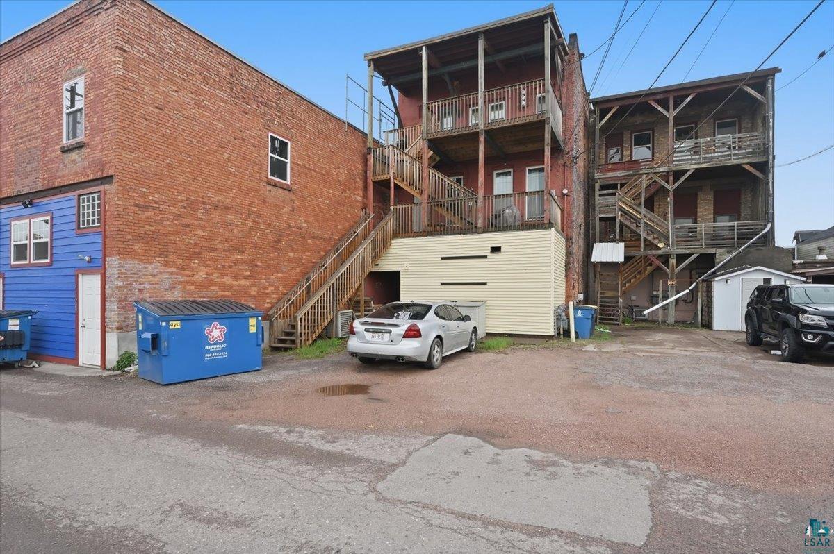 410 Main St W