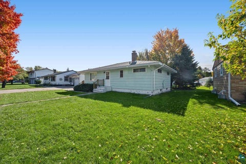 Tiny photo for 705 Arrowhead St, Aurora, MN 55705 (MLS # 6128348)