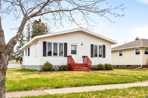 Photo of 624 13th Ave, Two Harbors, MN 55616 (MLS # 6125134)