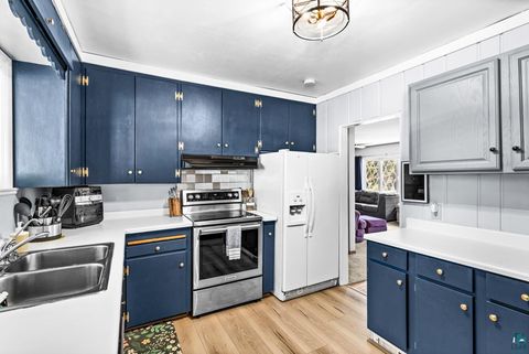 Tiny photo for 303 W Owatonna St, Duluth, MN 55803 (MLS # 6125893)