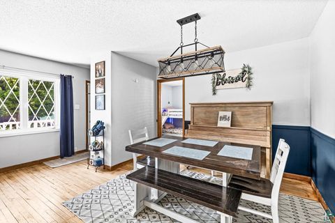 Tiny photo for 303 W Owatonna St, Duluth, MN 55803 (MLS # 6125893)