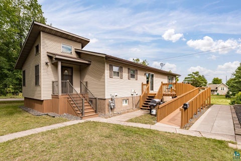 Photo of 102 E Gary St, Duluth, MN 55808 (MLS # 6127818)