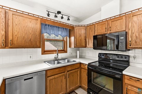 Tiny photo for 102 E Gary St, Duluth, MN 55808 (MLS # 6127818)