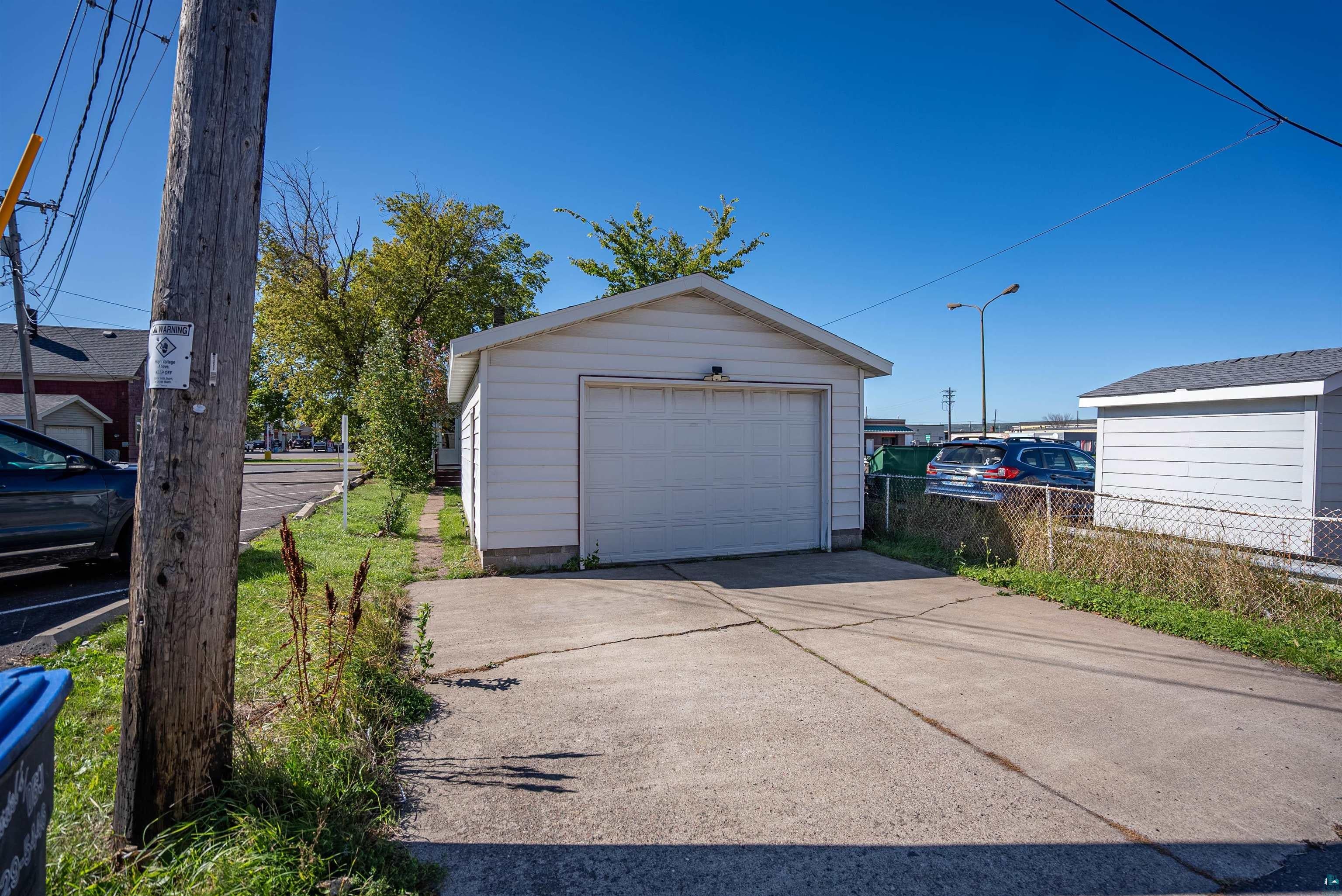 1418 Banks Ave