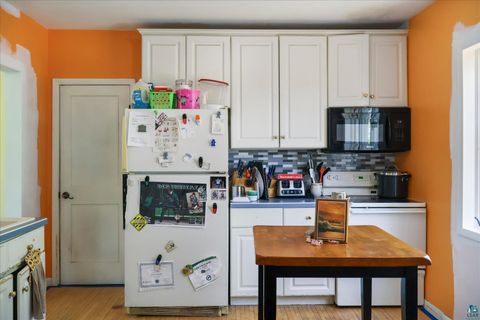 Tiny photo for 5911 Elinor St, Duluth, MN 55807 (MLS # 6125879)