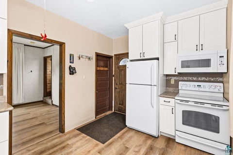 Tiny photo for 402 W Owatonna St, Duluth, MN 55803 (MLS # 6127505)