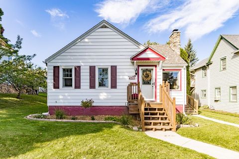 Tiny photo for 4225 Gladstone St, Duluth, MN 55804 (MLS # 6122162)