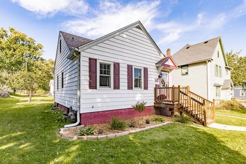 Tiny photo for 4225 Gladstone St, Duluth, MN 55804 (MLS # 6122162)